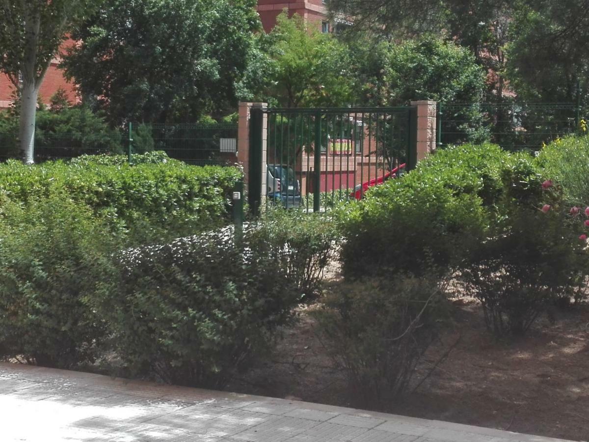 Ferienwohnung Apartamento Pinar De Chamartin Madrid Exterior foto